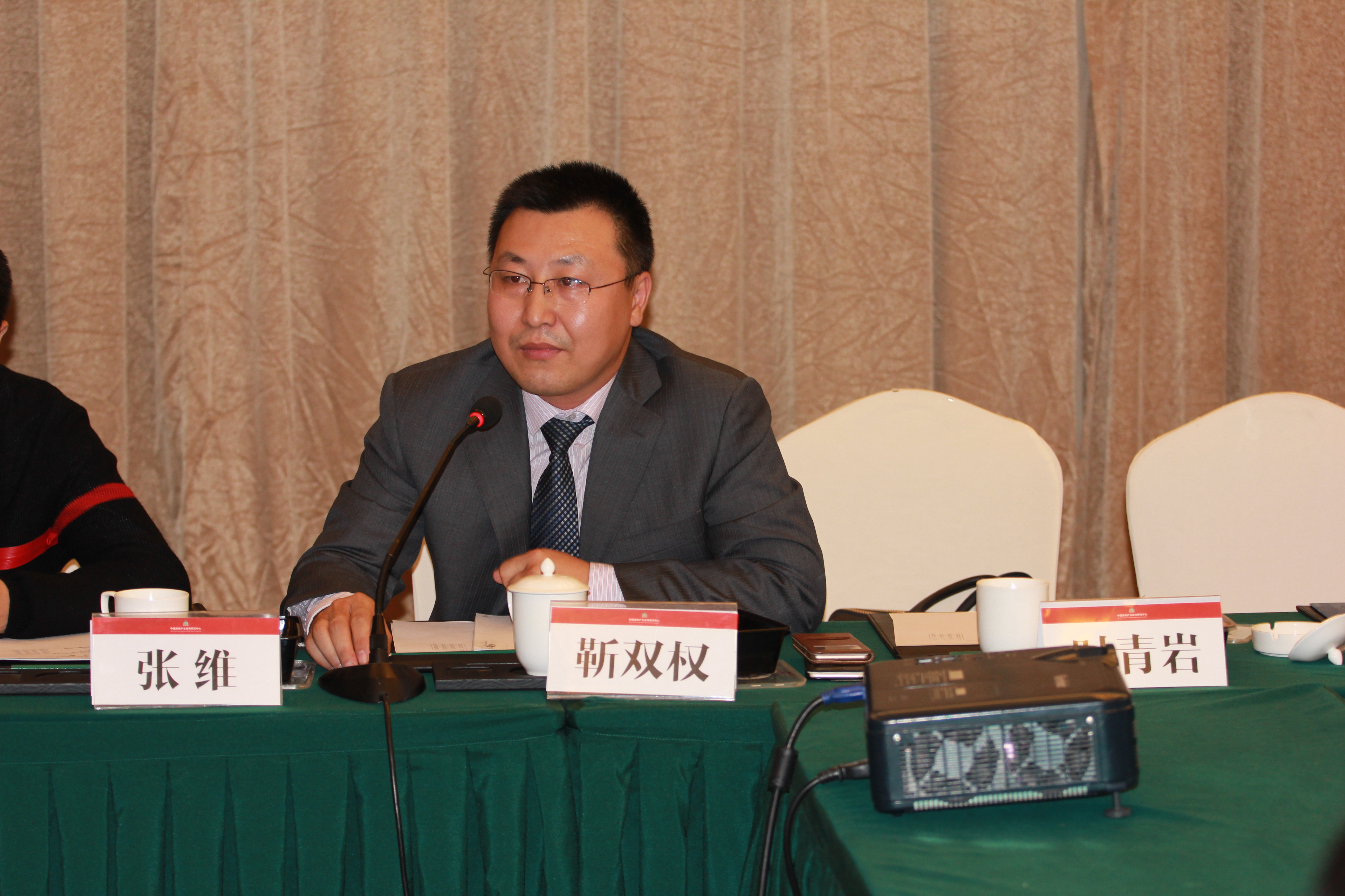 离婚律师——婚后一方承租房屋离婚后对方要求继续居住案例