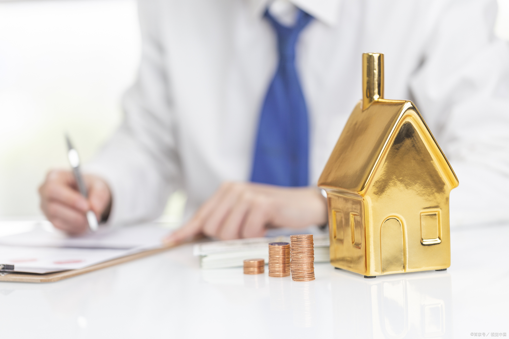 离婚律师解析一起夫妻一方将财产赠与他人配偶起诉要回并要求离婚多分案例