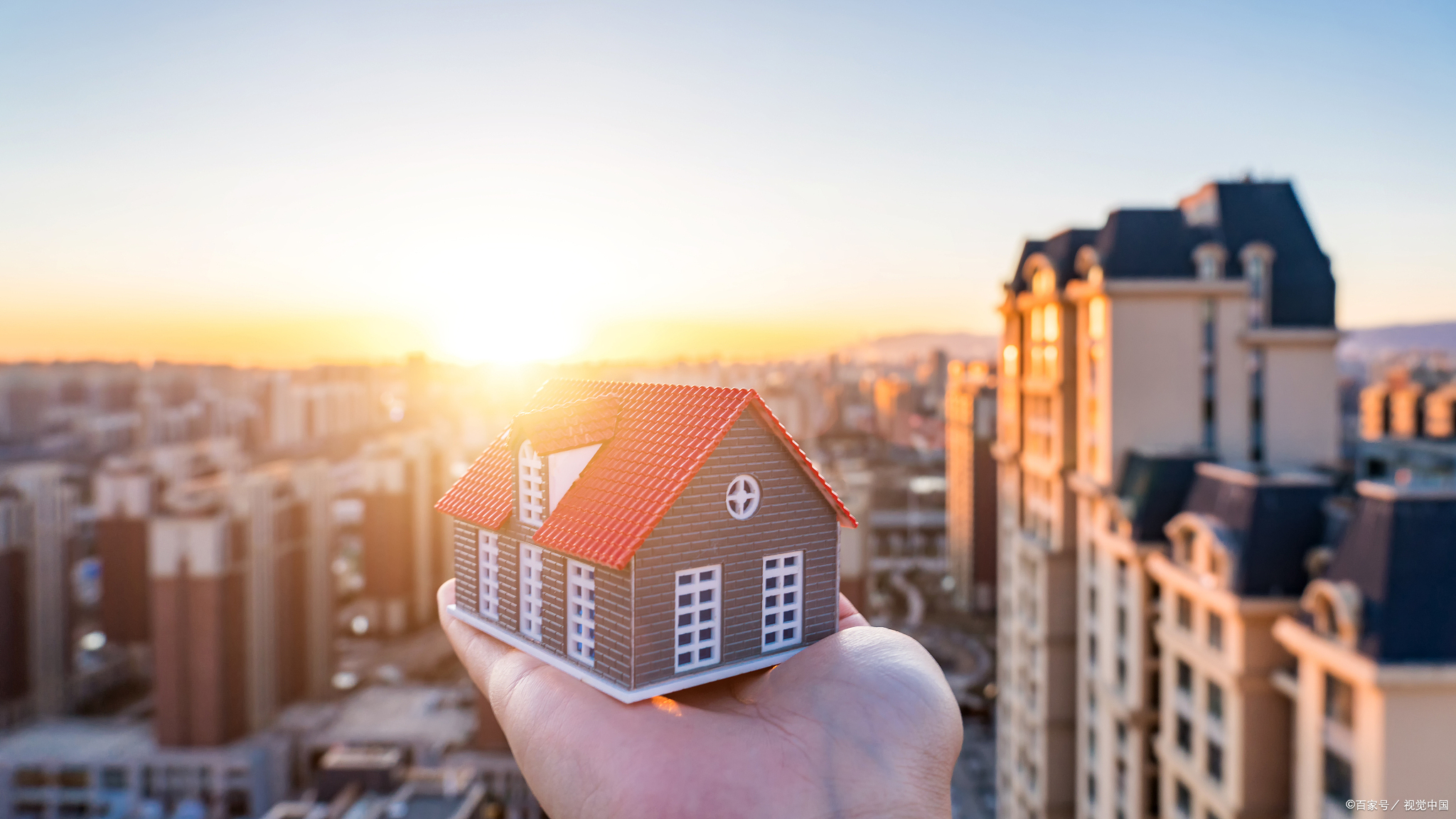 房产律师——夫妻一方私下替他人借名买房用个人账户付款算是转移财产吗